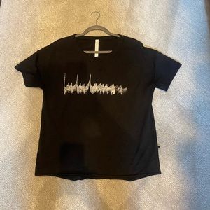 Lululemon black tee